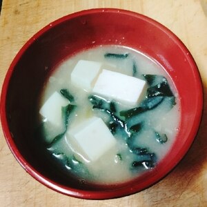 豆腐とわかめの基本の味噌汁♡簡単♡節約